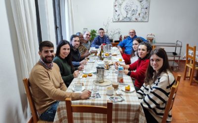 Jóvenes de la fraternidad de Zaragoza viven un momento de encuentro y compartir.